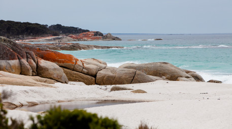 Weisser Sand soweit das Auge reicht: Binalong Bay