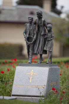 Memorial near the Shrine of Remembrance